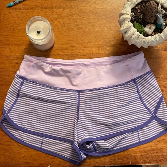 Lululemon Speed Shorts - size 6 - Picture 1 of 2